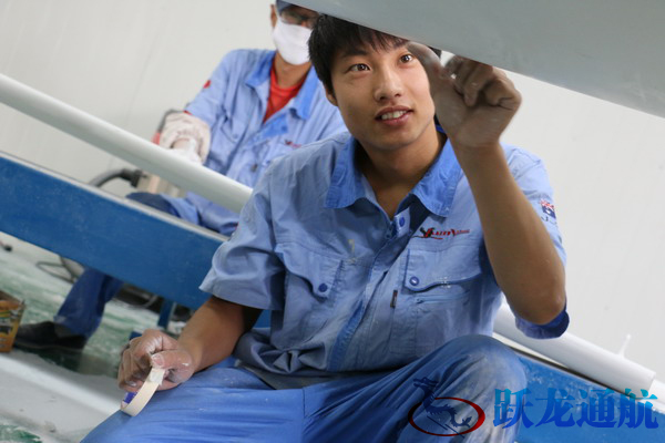 每一道程序，技術(shù)人員都認(rèn)真作業(yè)